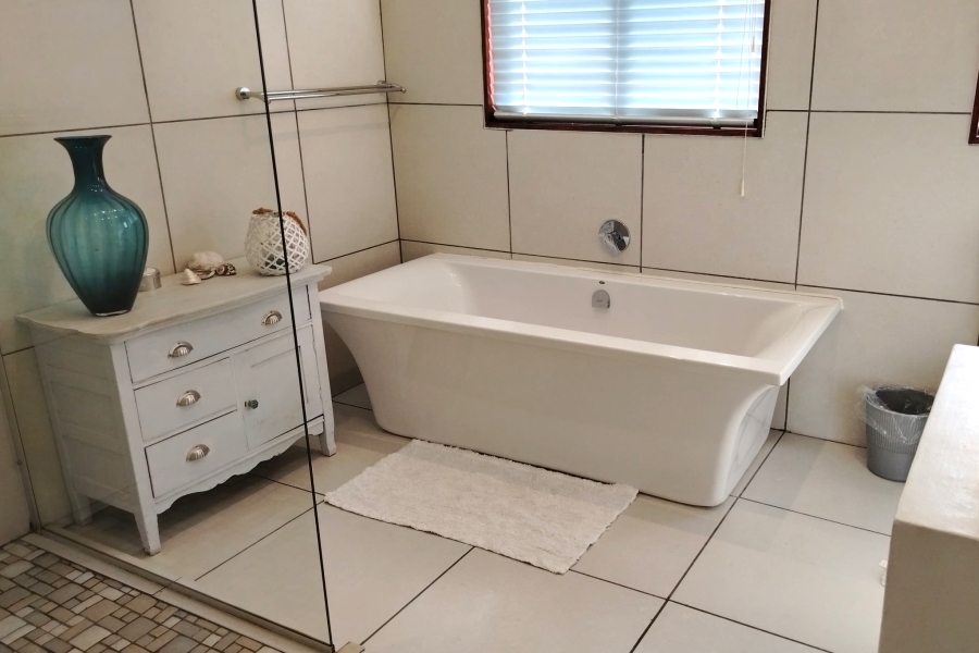 3 Bedroom Property for Sale in Sandbaai Western Cape